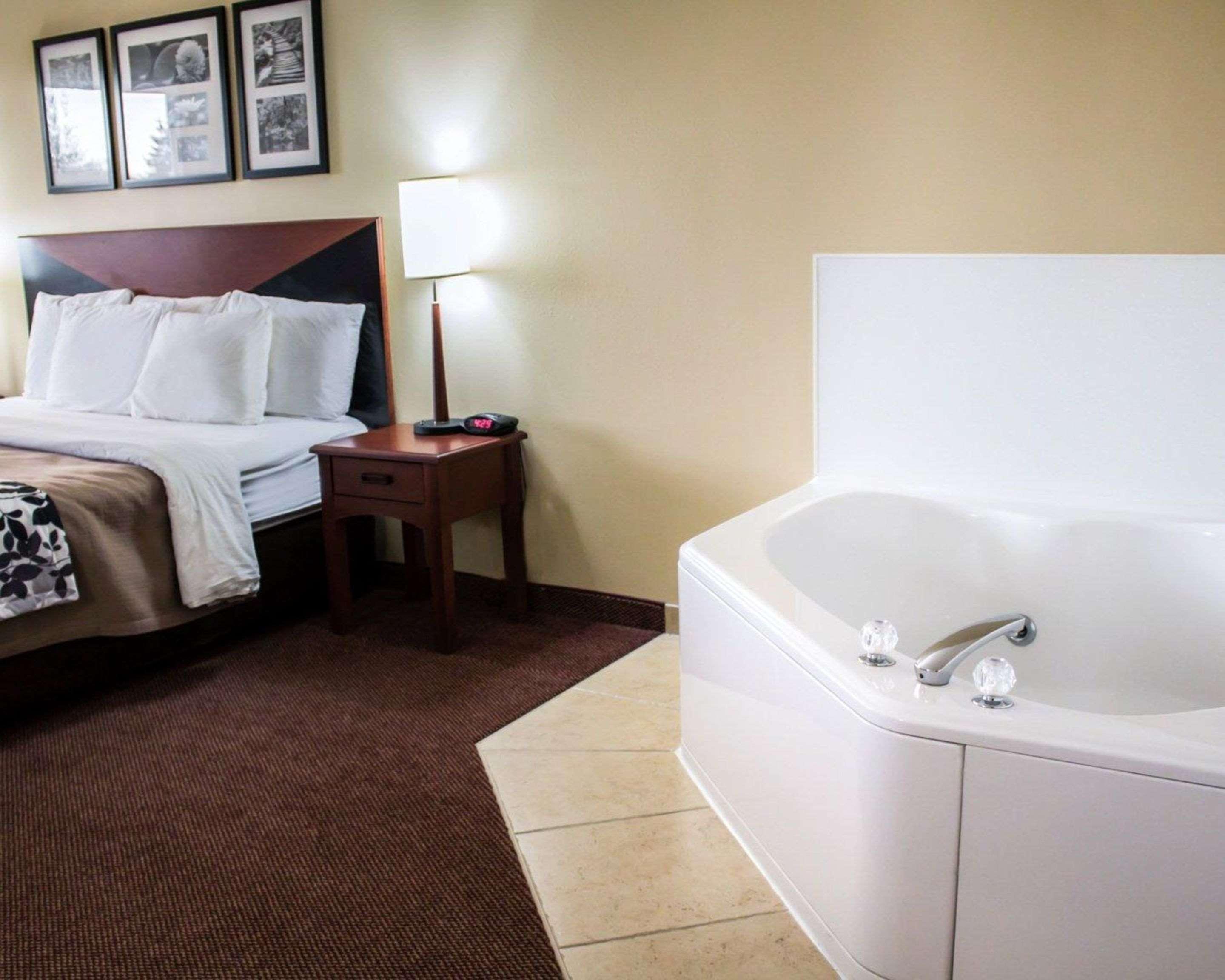 Quality Inn & Suites Chambersburg Extérieur photo