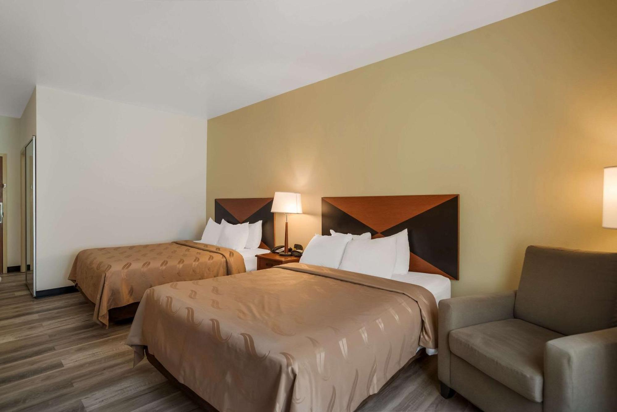 Quality Inn & Suites Chambersburg Extérieur photo